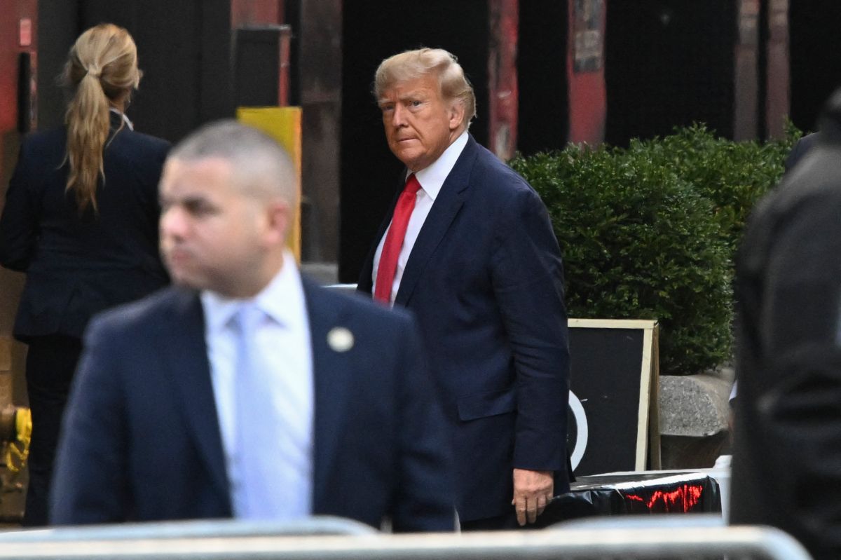 donald-trump-hires-new-defense-attorney-ahead-of-manhattan-court-arraignment,-reports-say