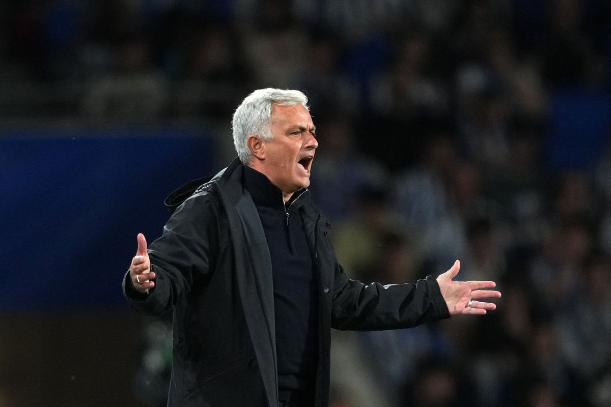 “my-friends-don't-touch-each-other”:-jose-mourinho-asked-roma-fans-not-to-insult-rival-coaches