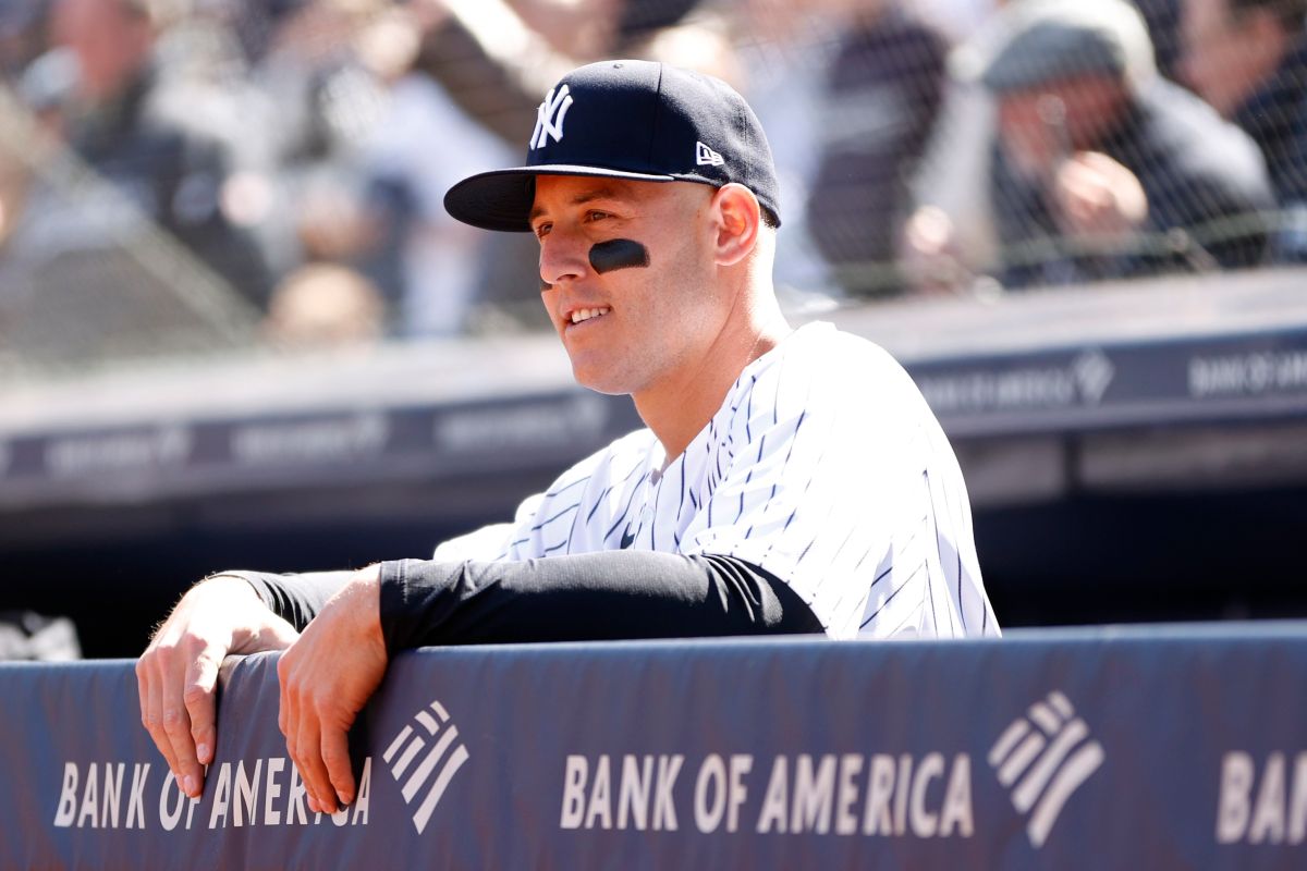 anthony-rizzo-gave-away-two-bottles-of-wine-to-each-of-his-new-york-yankees-teammates-on-opening-day