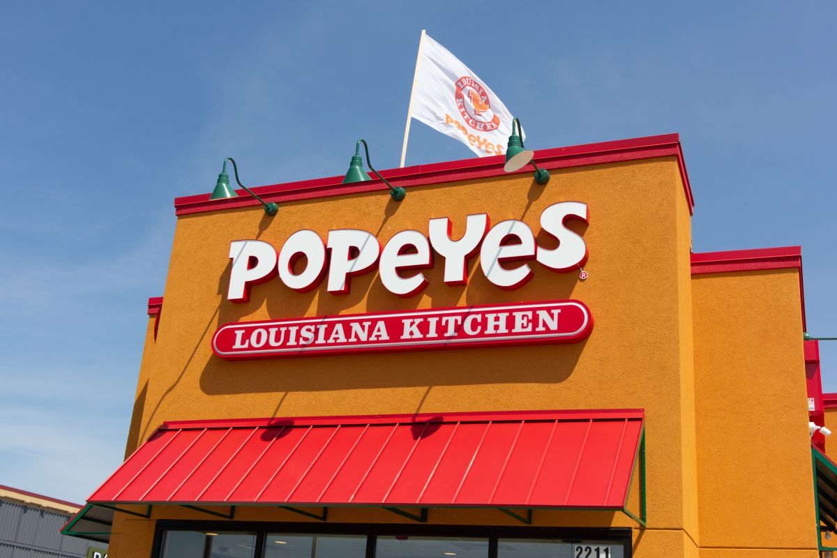 popeyes-employee-destroys-restaurant-because-he-wasn't-paid-for-a-month