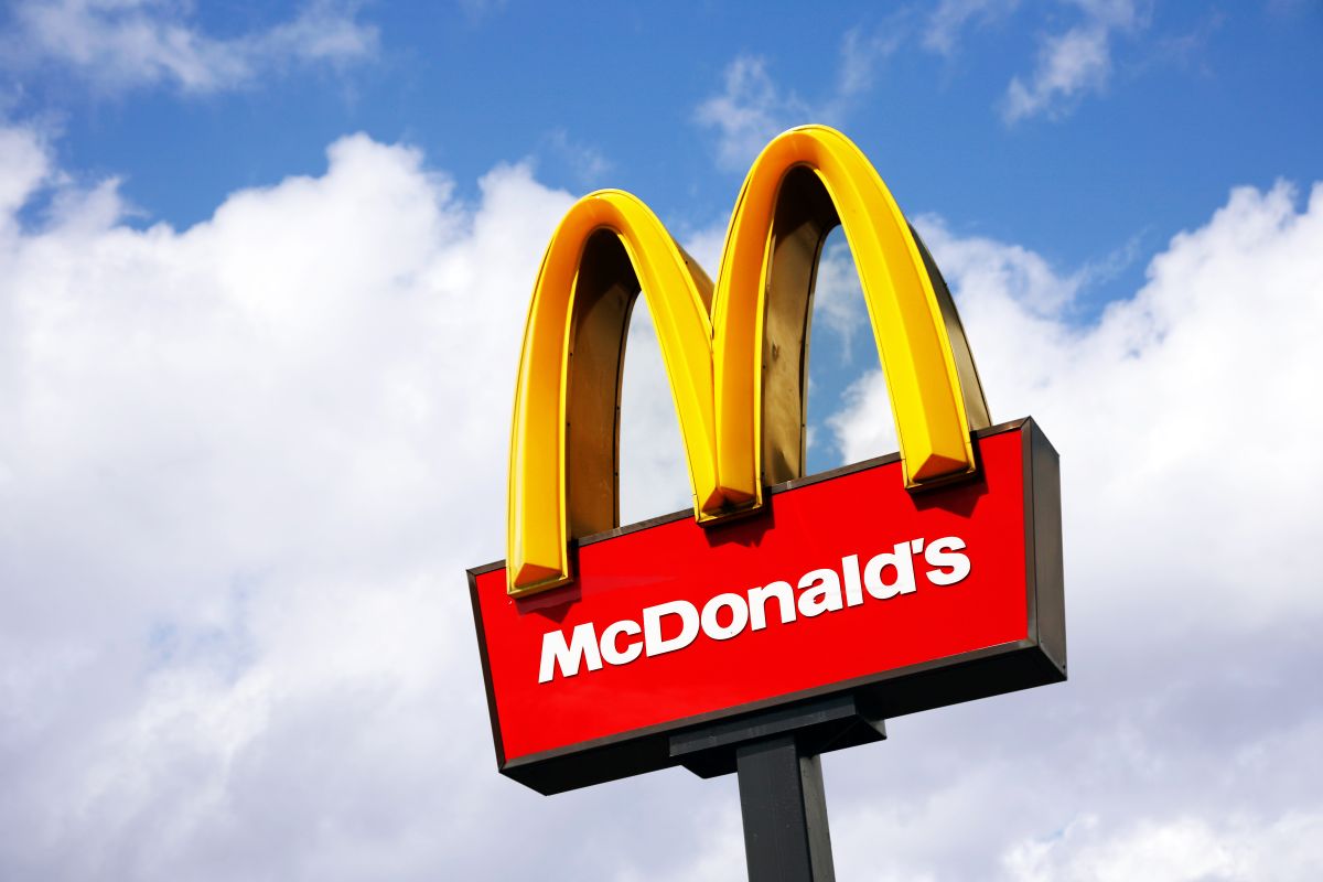 why-is-the-mcdonald's-logo-red-and-yellow?