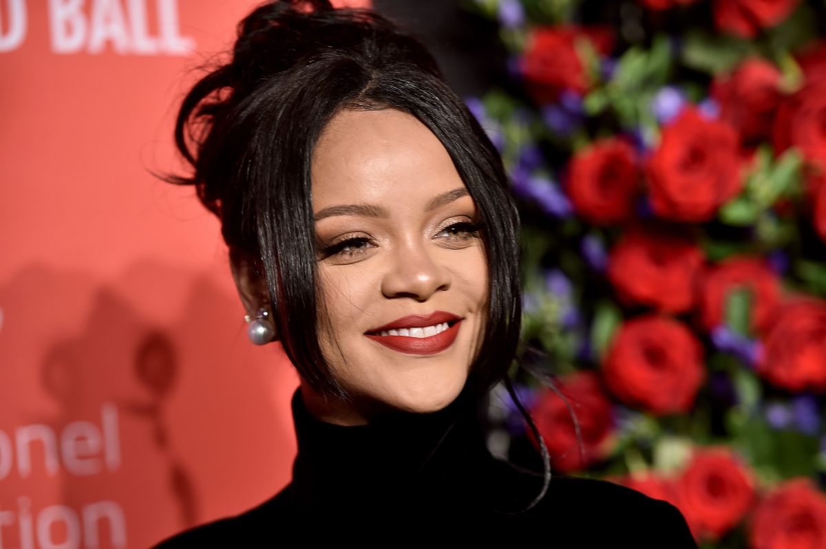 rihanna-will-be-the-voice-of-smurfette-in-the-new-film-of-'the-smurfs'