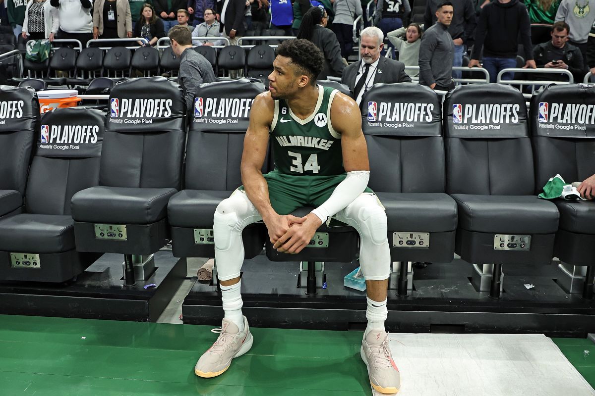 giannis-antetokounmpo-explodes-against-journalist-for-awkward-question-about-the-bucks-season-[video]