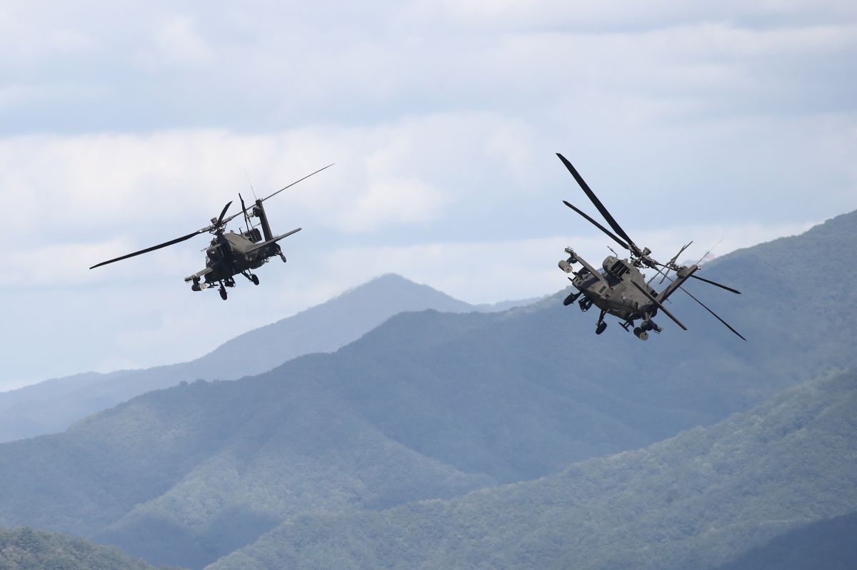 two-us-army-helicopters-collide-in-alaska;-there-are-3-dead-soldiers