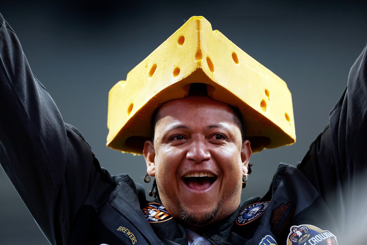 milwaukee-brewers-honored-miguel-cabrera-with-a-$5-million-check-for-his-foundation-and-the-classic-“cheesehead”