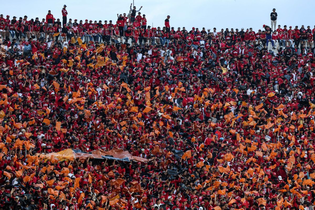 fans-of-the-wydad-of-morocco-displayed-an-impressive-tifo-of-the-japanese-manga-dragon-ball-z