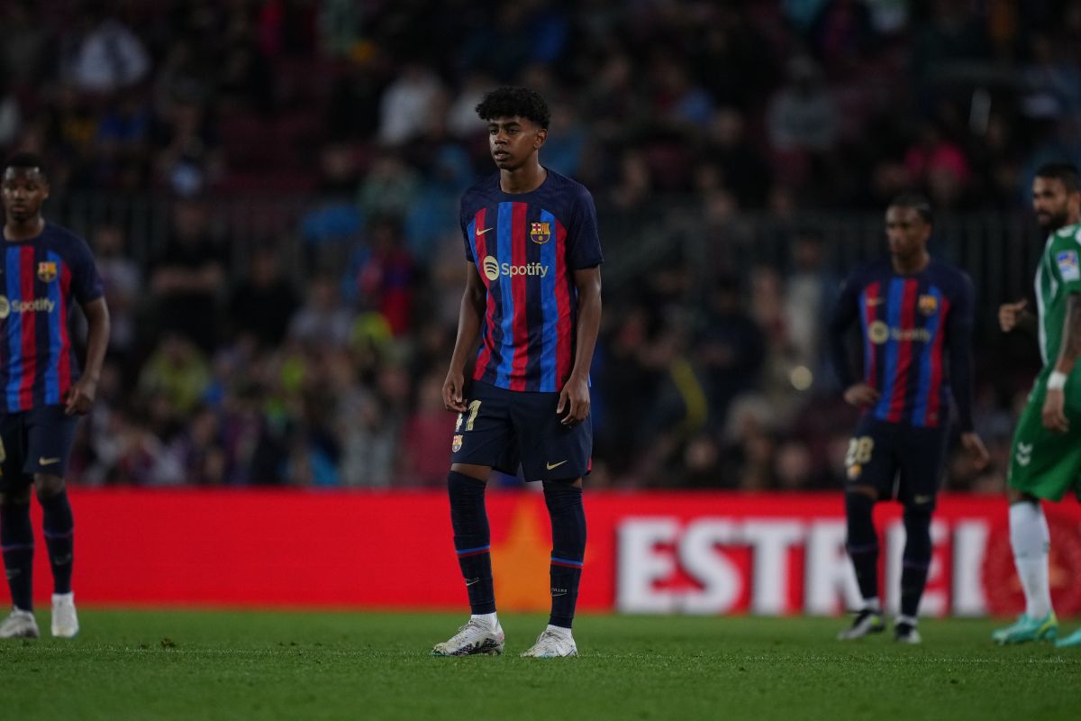 historic-day-for-fc-barcelona:-lamine-yamal-became-the-youngest-player-to-debut-with-the-club