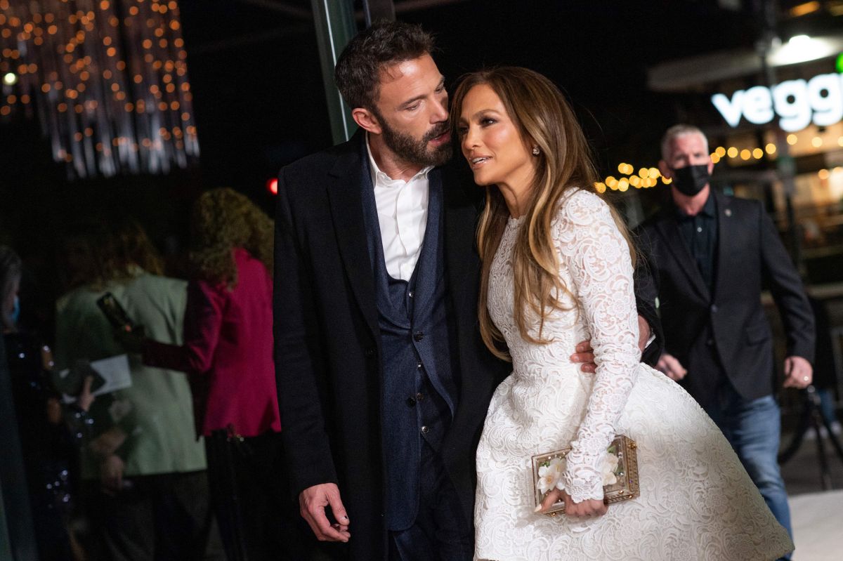 they-capture-jennifer-lopez-and-ben-affleck-starring-in-another-allegedly-tense-moment