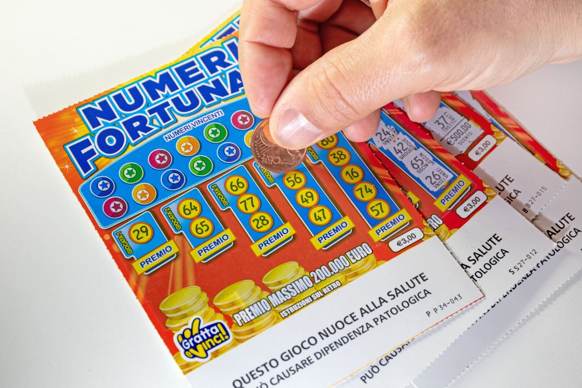 man-gets-impulsed-to-buy-scratch-off-lottery-and-ends-up-winning-$1-million