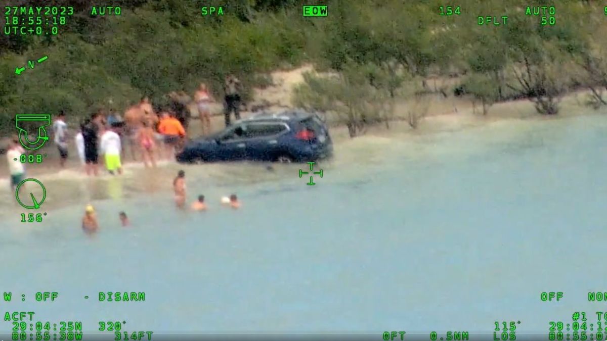 video:-florida-woman-is-arrested-after-driving-on-a-beach-and-putting-families-at-risk