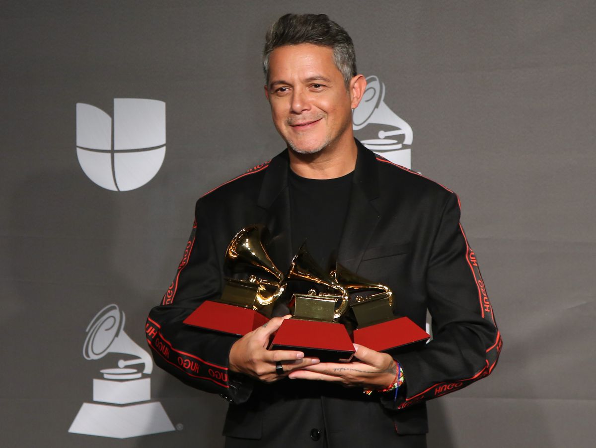 alejandro-sanz-feels-close-to-the-love-of-his-fans-and-says-that-he-will-continue