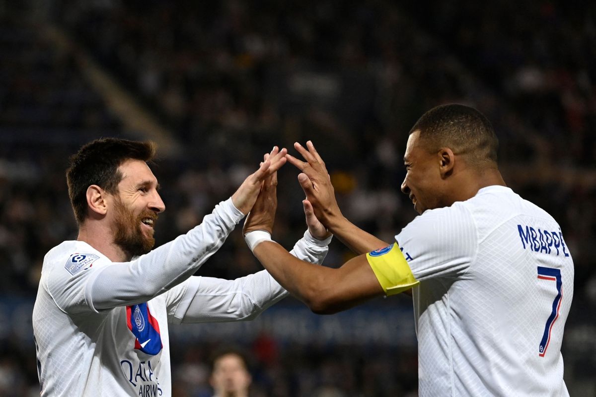 kylian-mbappe-surprises-lionel-messi-and-sends-him-a-powerful-message-after-winning-the-mvp-of-ligue-1