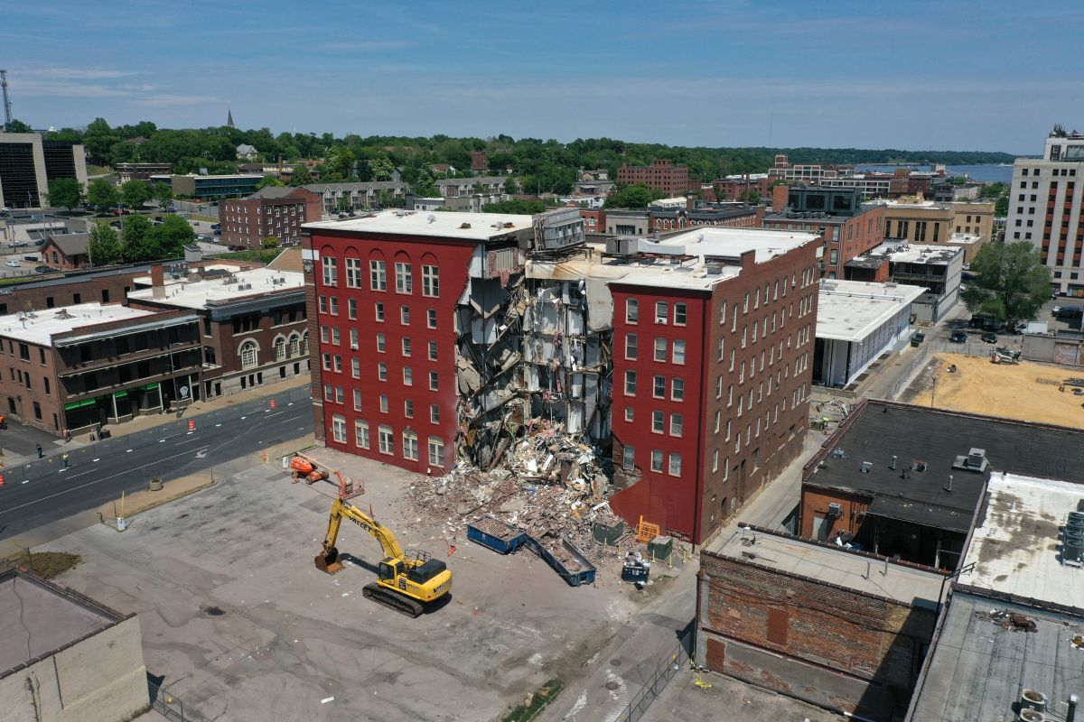 woman-is-rescued-unharmed-from-the-rubble-of-a-collapsed-building-in-davenport,-iowa,-more-than-24-hours-after-the-collapse