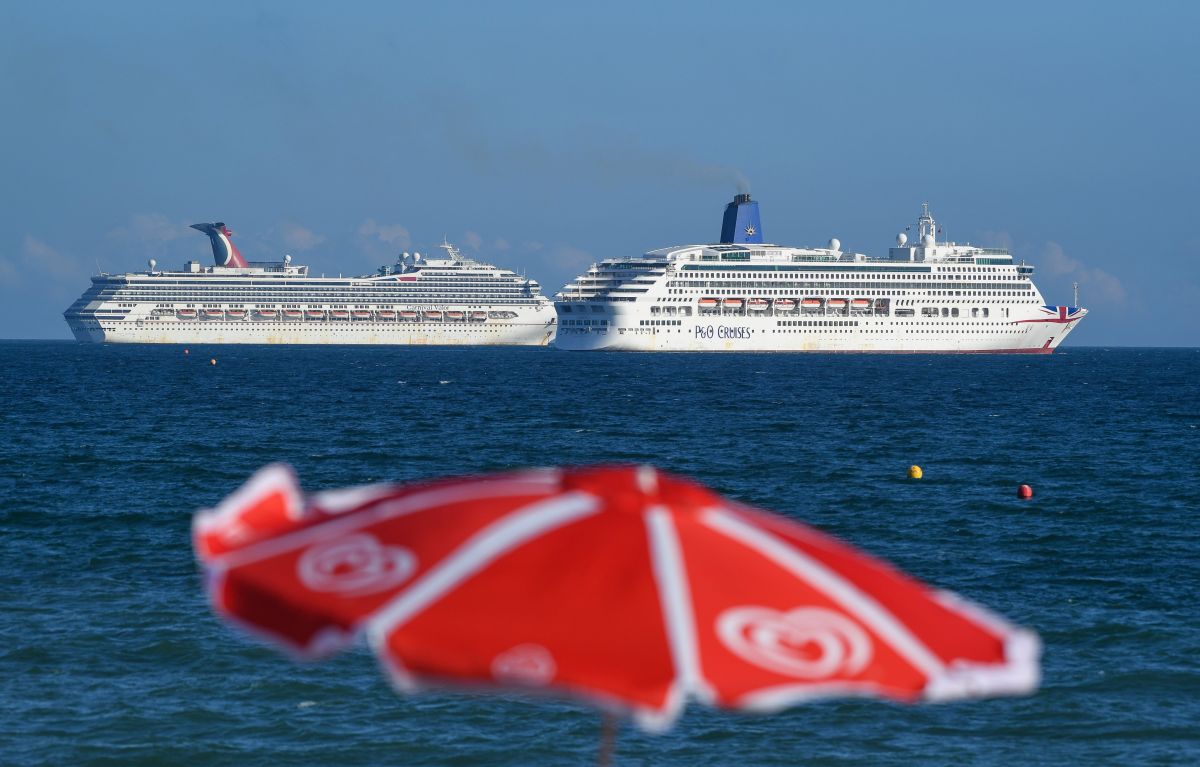 us-coast-guard-searches-for-man-after-falling-from-cruise-ship-in-florida