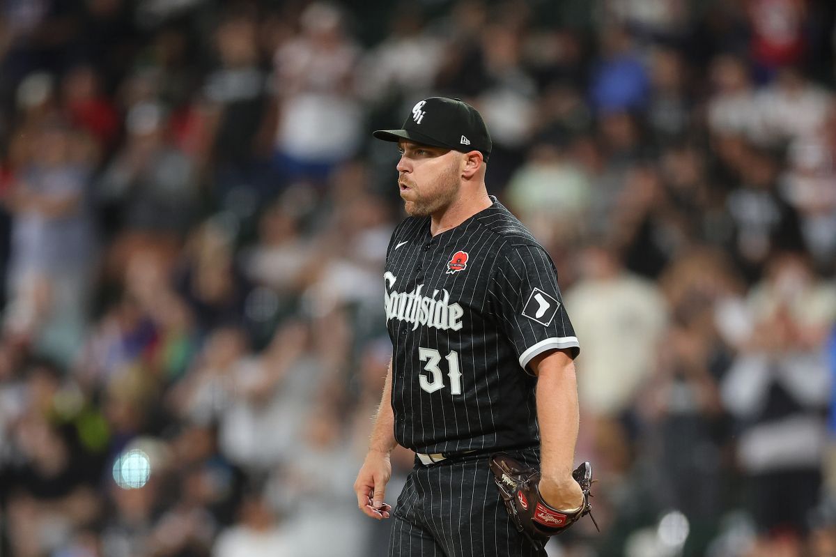 chicago-white-sox-closer-liam-hendriks-returns-from-cancer-to-a-moving-ovation-[video]