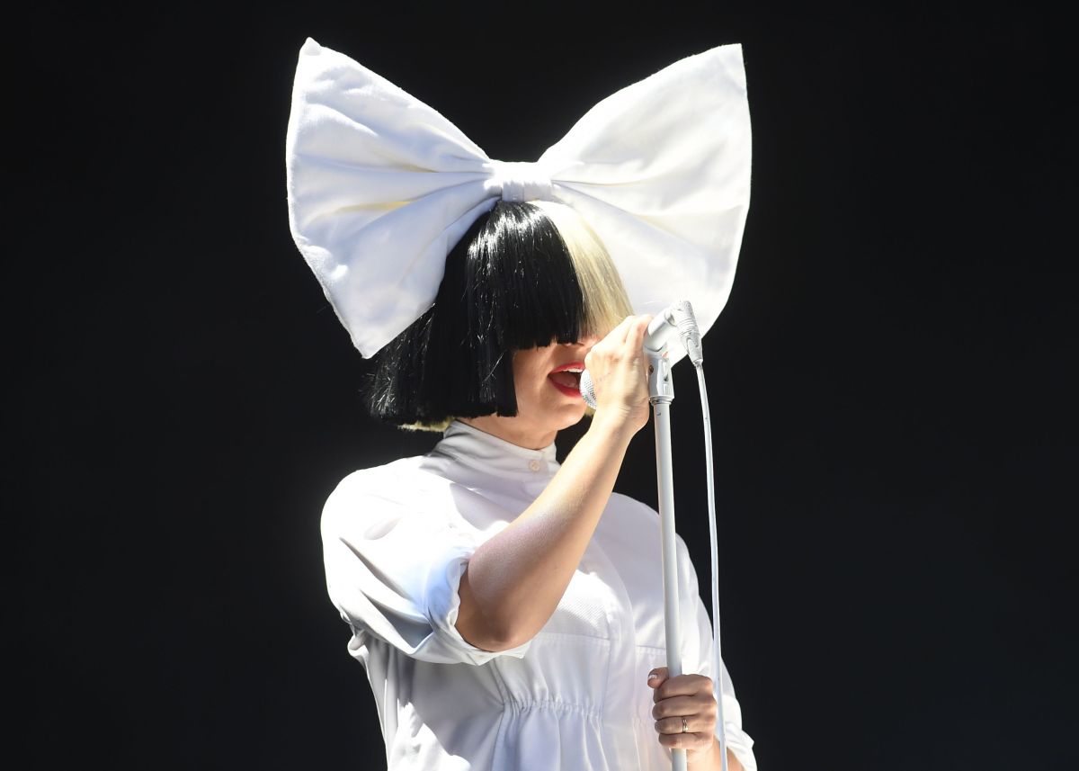 sia-reveals-she-has-autism-spectrum-disorder