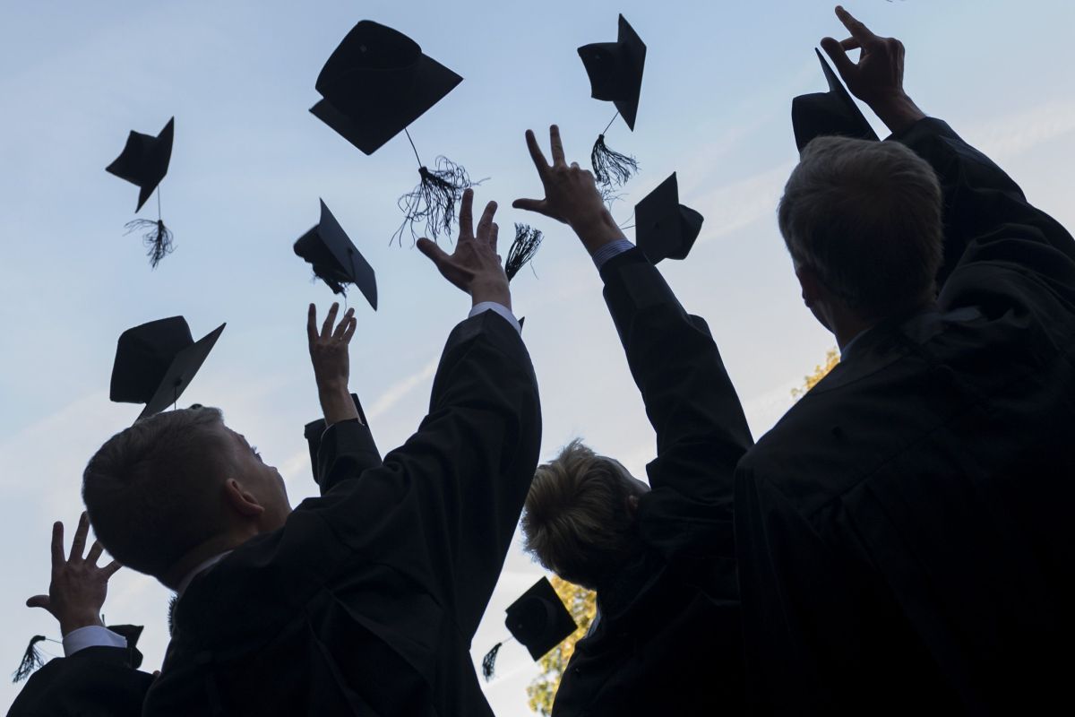 hispanic-teen-makes-history-by-receiving-college-degree-before-finishing-high-school-in-new-york