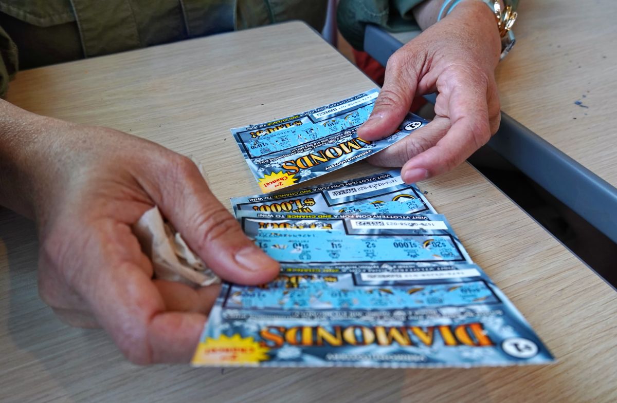 he-wins-the-lottery-with-a-ticket-he-bought-in-honor-of-his-late-mother