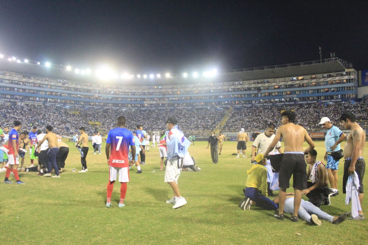 fifa-and-concacaf-send-a-special-mission-to-el-salvador-to-study-stadium-security-after-the-cuscatlan-tragedy