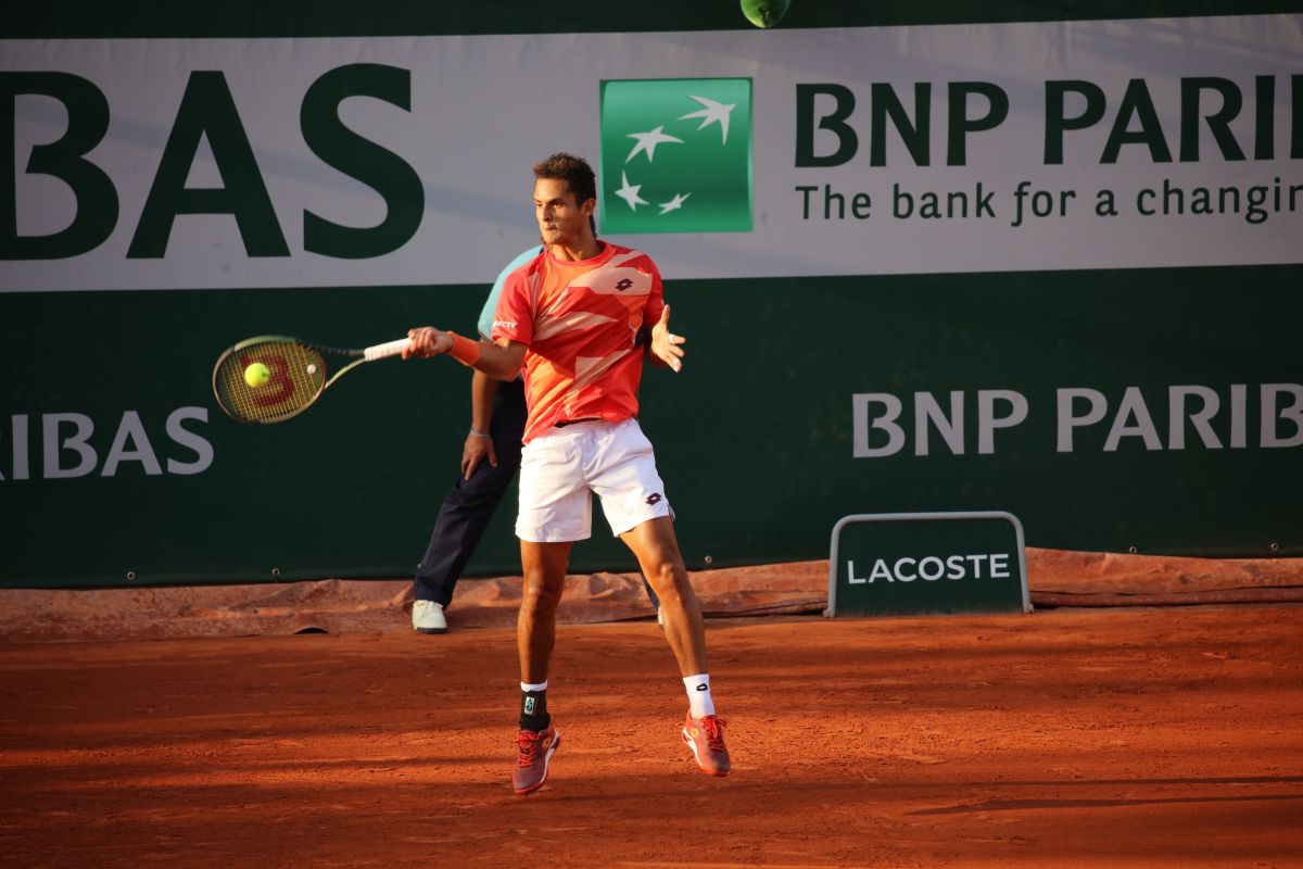 peruvian-juan-pablo-varillas-makes-history-at-roland-garros-advancing-to-the-round-of-16-to-face-novak-djokovic