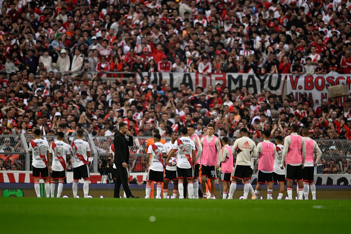 tragedy-in-argentina:-fan-dies-after-falling-from-a-grandstand-at-river-plate-vs.-defense-and-justice