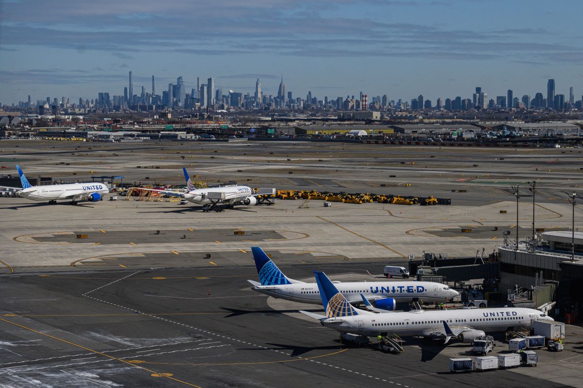 air-chaos-continues-at-ny-and-nj-airports-due-to-thousands-of-flight-cancellations-since-sunday