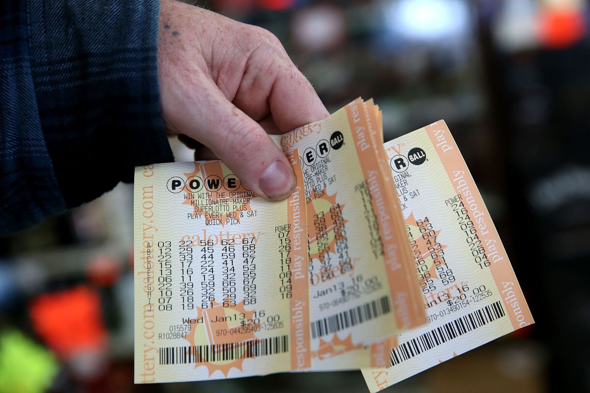 he-won-$1-million-in-the-powerball,-but-was-about-to-not-collect-his-prize-due-to-a-serious-mistake