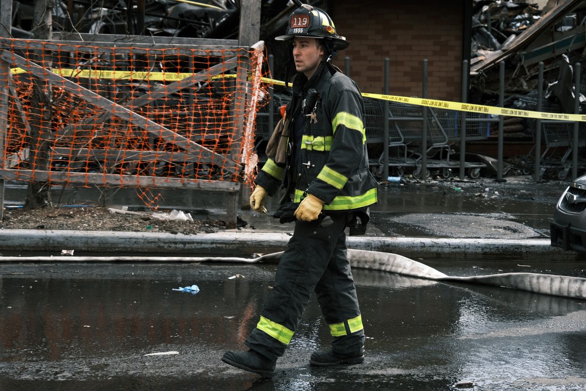 power-transformer-explosion-causes-fire-at-tiffany's-luxury-store-in-new-york