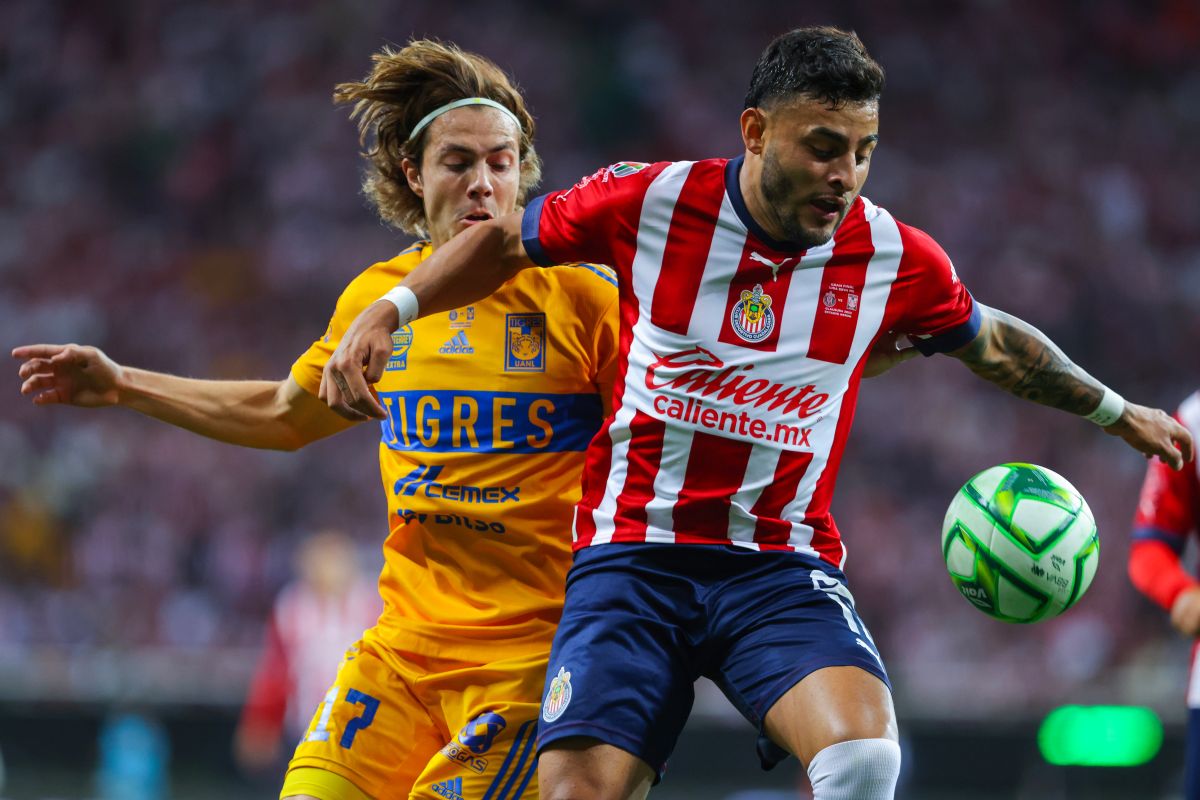 alexis-vega-suffered-a-traffic-accident-that-activated-the-alarms-in-chivas-de-guadalajara