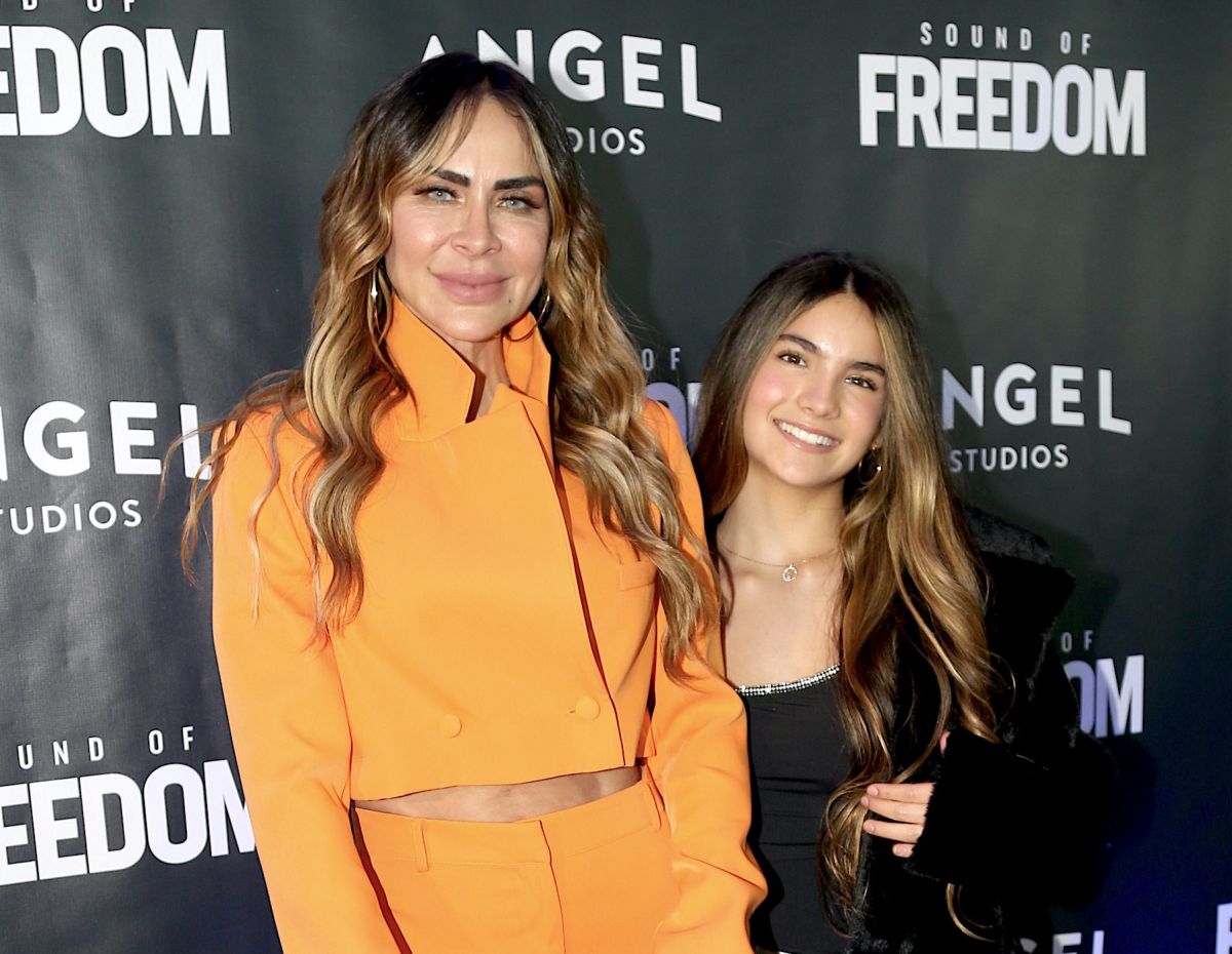 aylin-mujica-and-her-daughter-violeta-go-to-the-premiere-of-the-film-“sound-of-freedom”,-which-exposes-the-problem-of-human-trafficking