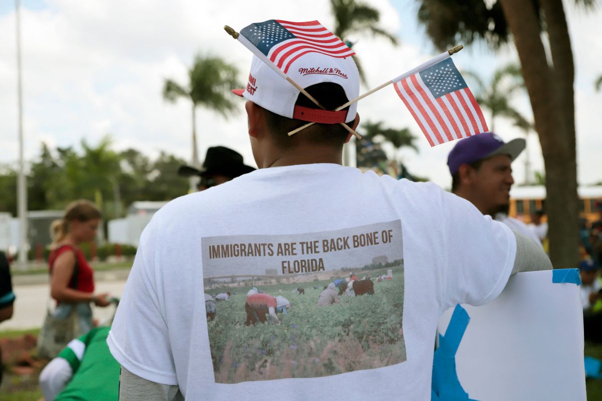 they-anticipate-less-crowded-demonstrations-today-in-florida-before-the-entry-into-force-of-desantis's-feared-sb-1718-law-against-immigrants