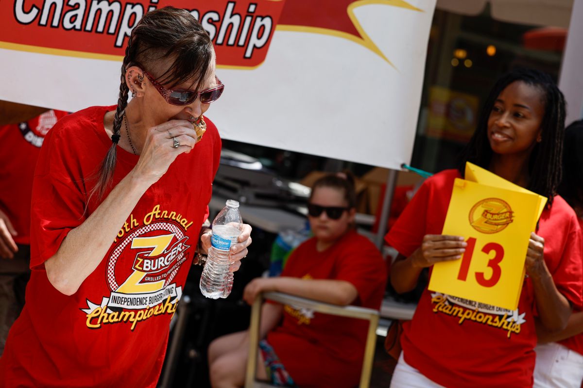 maryland-woman-eats-34-burgers-in-10-minutes-in-contest-to-celebrate-independence-day