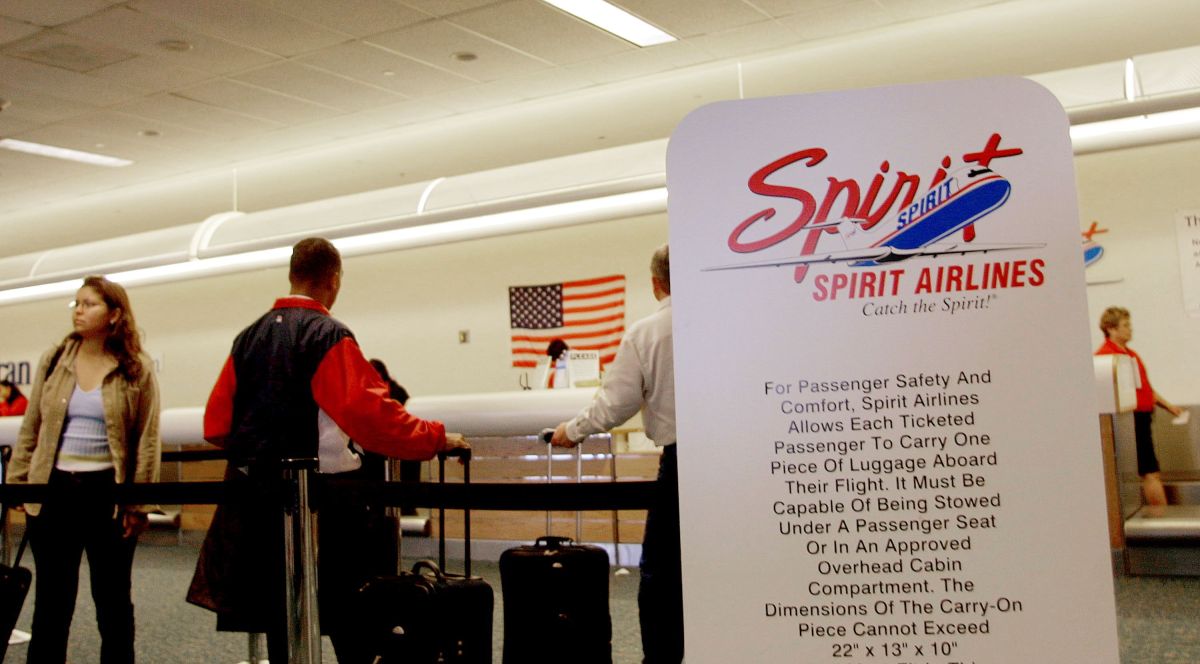 video:-massive-fight-breaks-out-at-spirit-airlines-ticket-counter-in-orlando