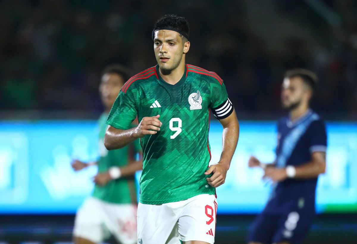 raul-jimenez-forgets-about-football-and-reveals-that-he-wants-to-drive-in-formula-1