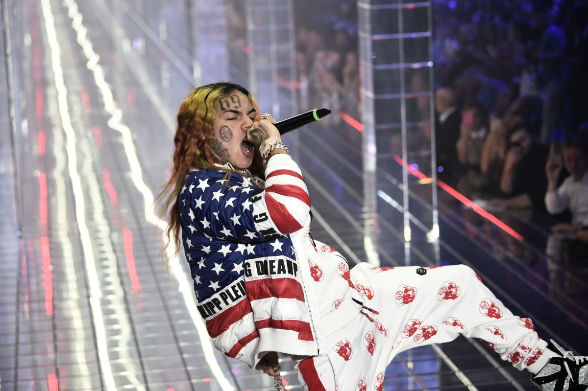 yailin-“la-mas-viral”-is-surprised-by-tekashi-6ix9ine-from-the-hospital-and-gave-him-an-expensive-birthday-present