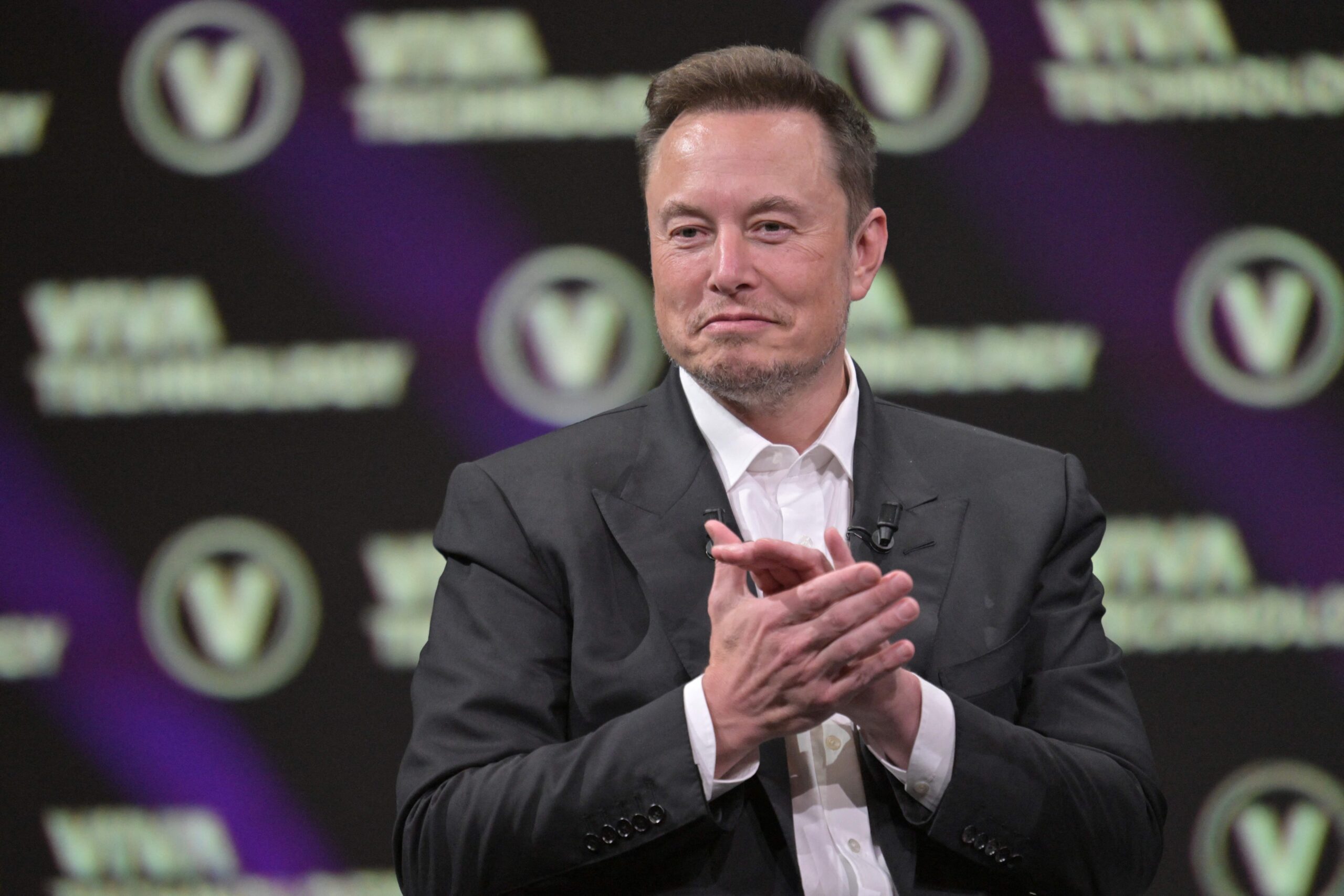 elon-musk-considers-replacing-the-twitter-logo-with-an-“x”-for-the-new-“super-app”