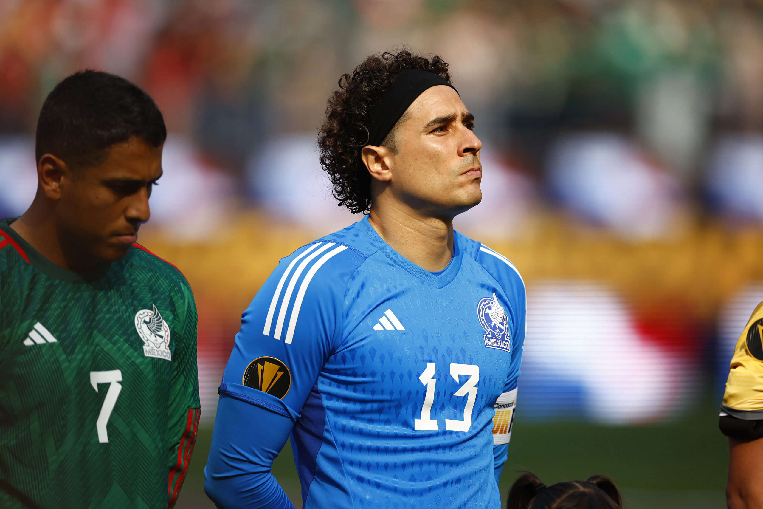 “memo”-ochoa-went-to-disney-and-surprised-young-soccer-players