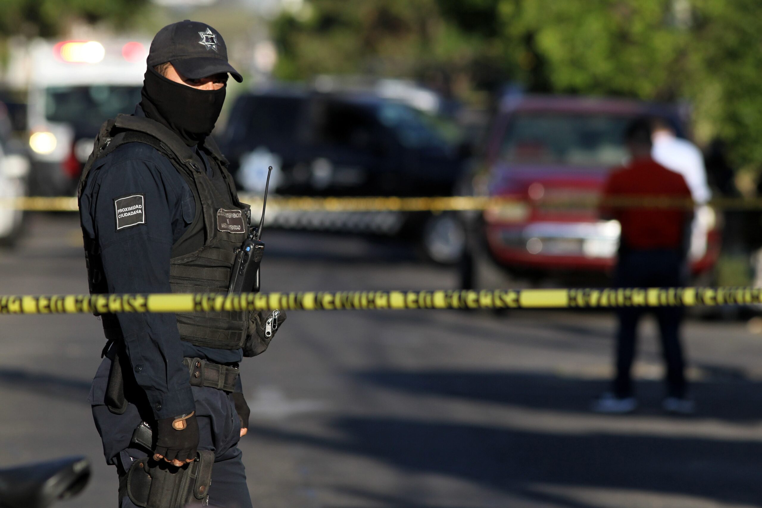 hitmen-attack-diners-at-a-taqueria-in-morelos,-mexico,-leaving-two-couples-dead