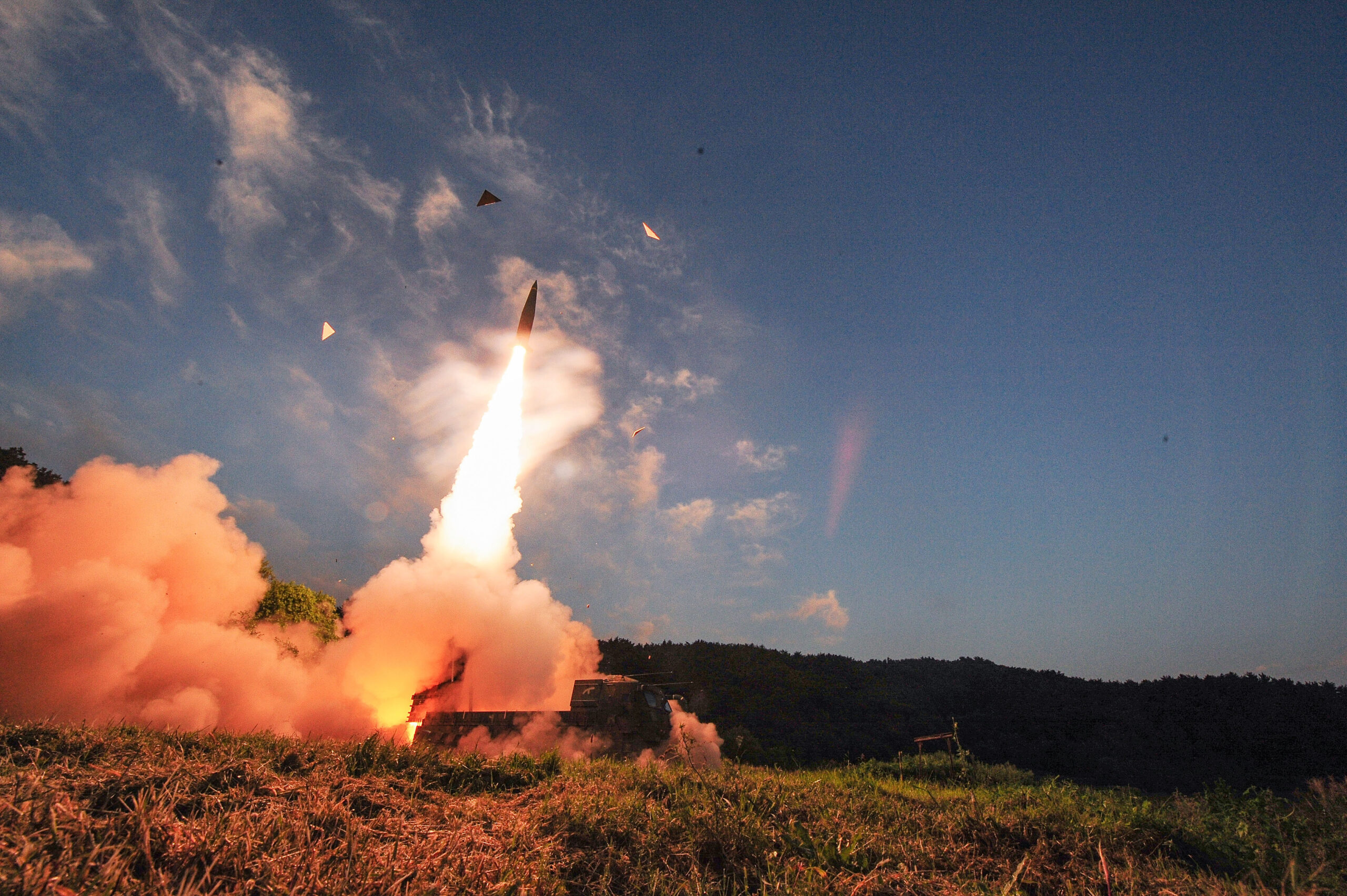 north-korea-fires-two-ballistic-missiles-into-the-sea-of-​​japan-again