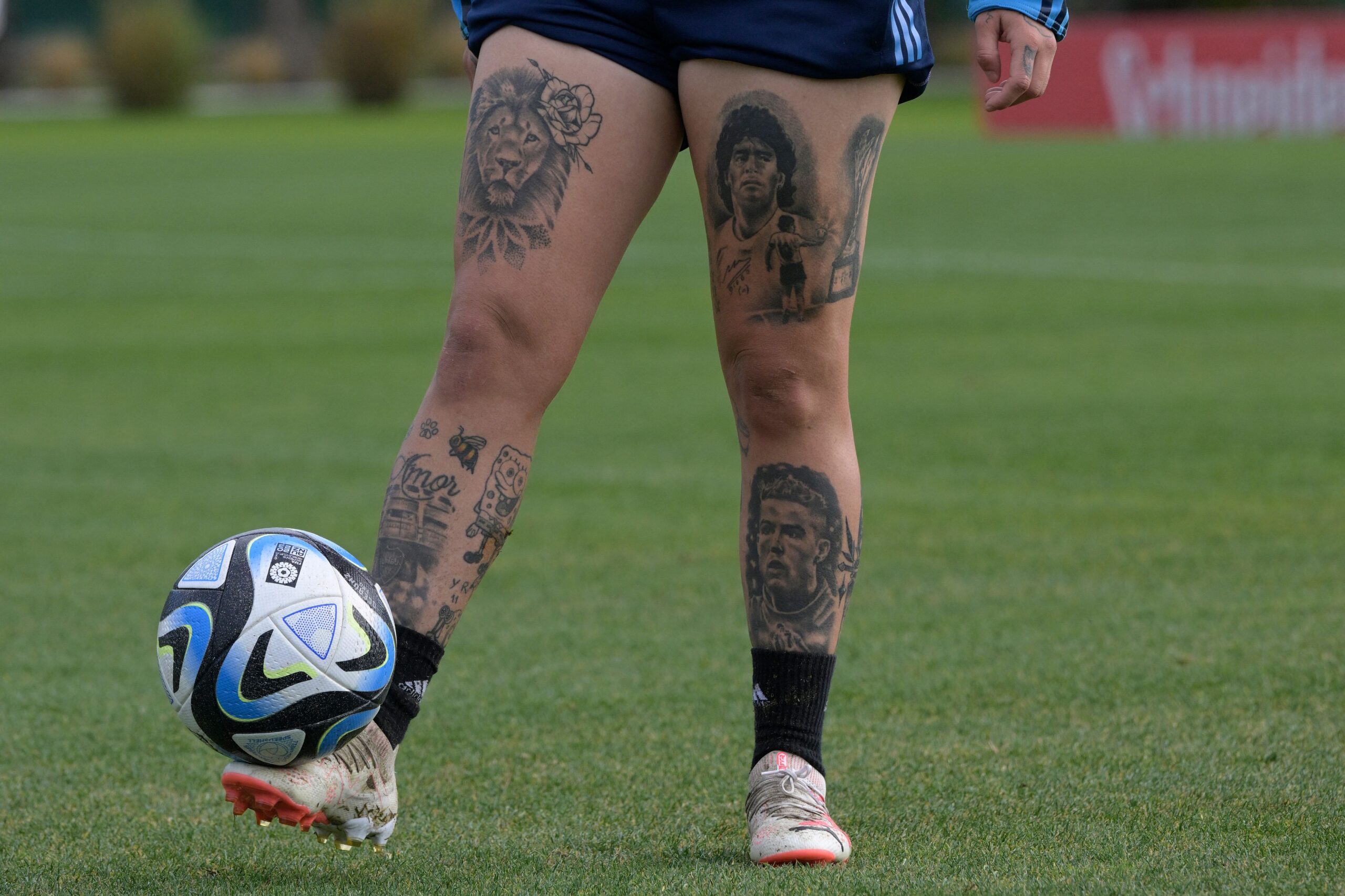 argentine-soccer-player-is-strongly-criticized-for-having-a-tattoo-of-cristiano-ronaldo-on-his-leg