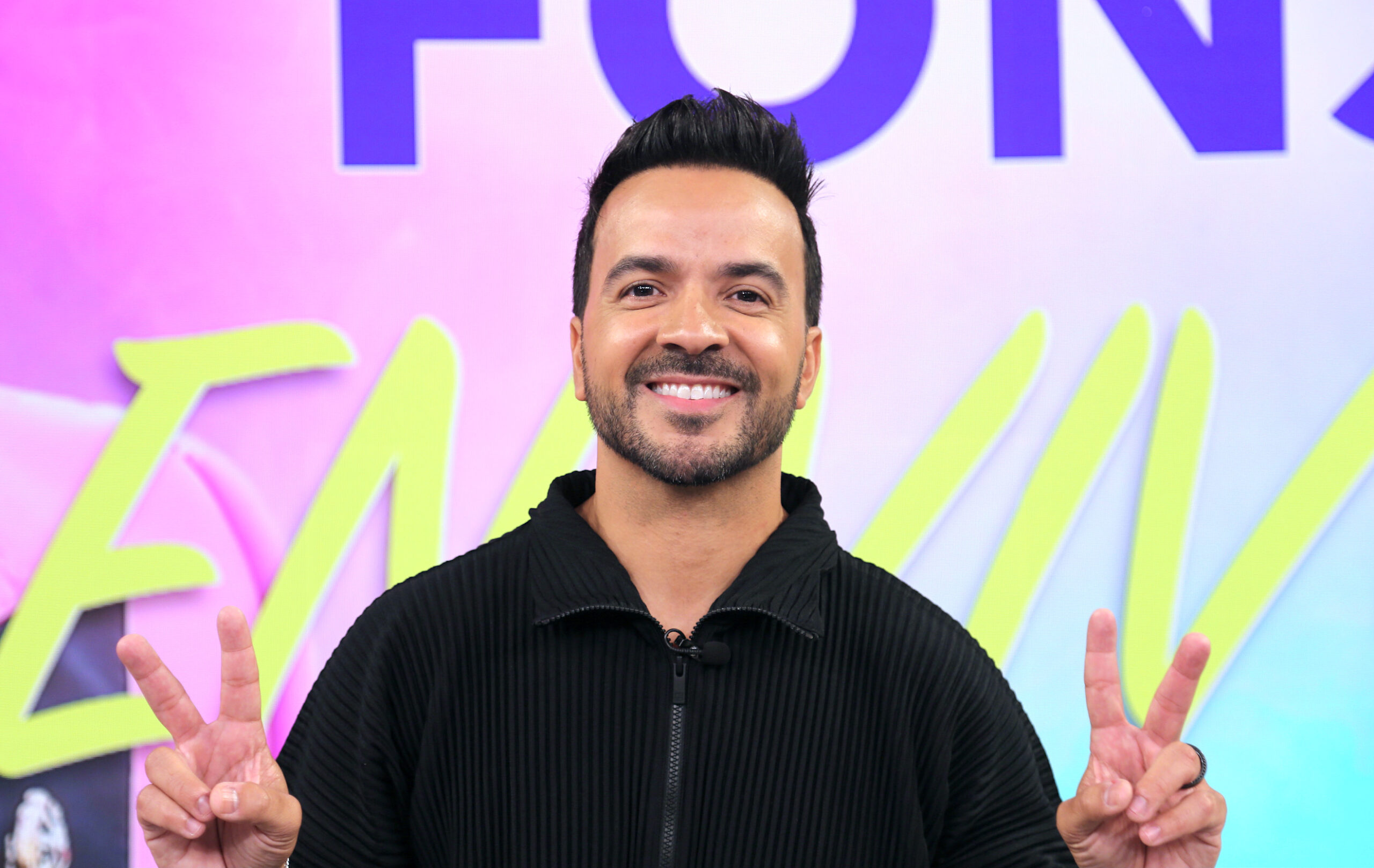 luis-fonsi-revealed-if-his-song-'turn-the-page'-is-for-adamari-lopez:-“there-i-clarified”