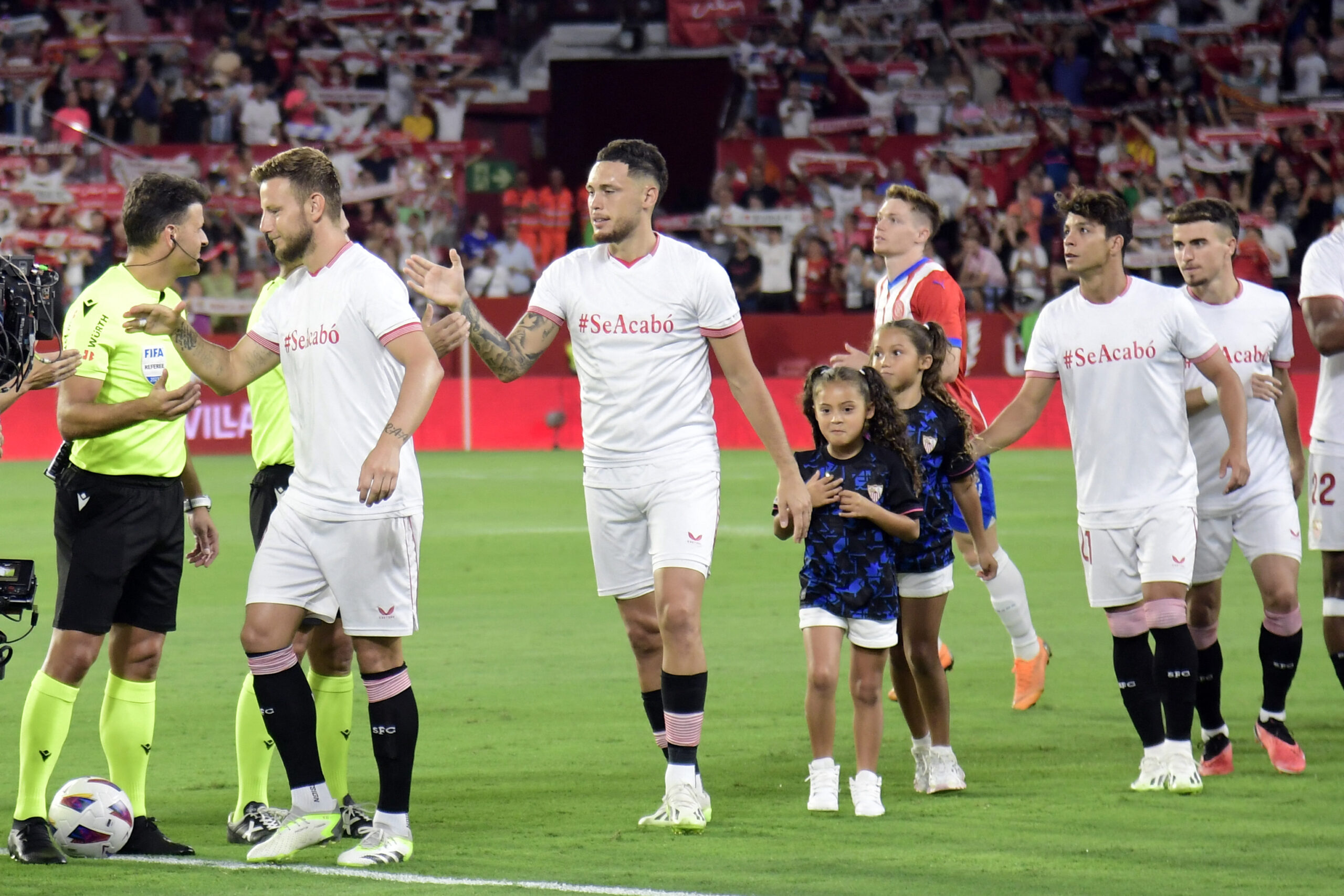 cadiz-took-the-field-with-a-banner-“we-are-all-jenni”-and-sevilla-with-a-“it's-over”-shirt-to-show-their-support-for-jenni-hermoso-[video]