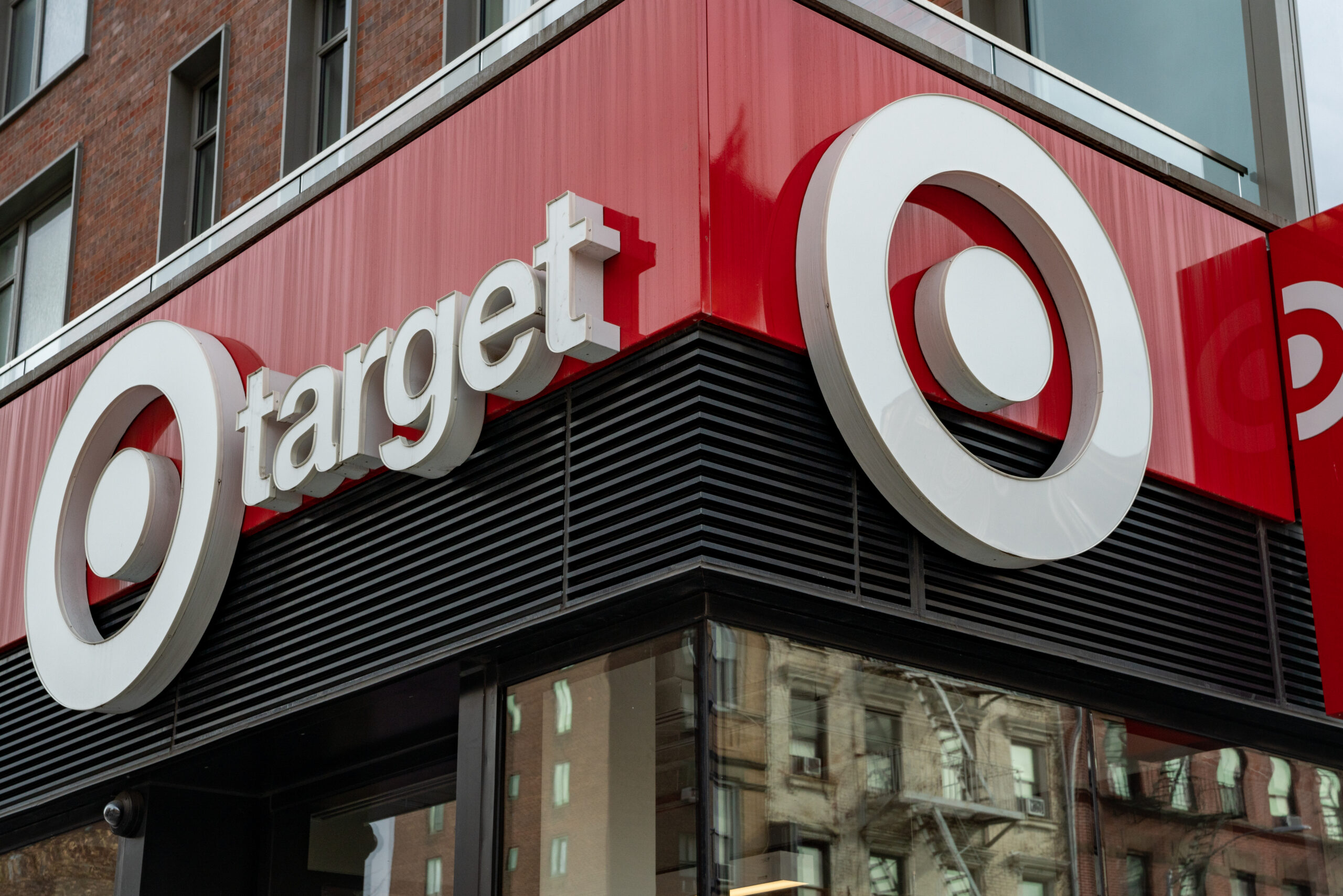 man-was-stabbed-in-new-york-target-store;-attacker-fled