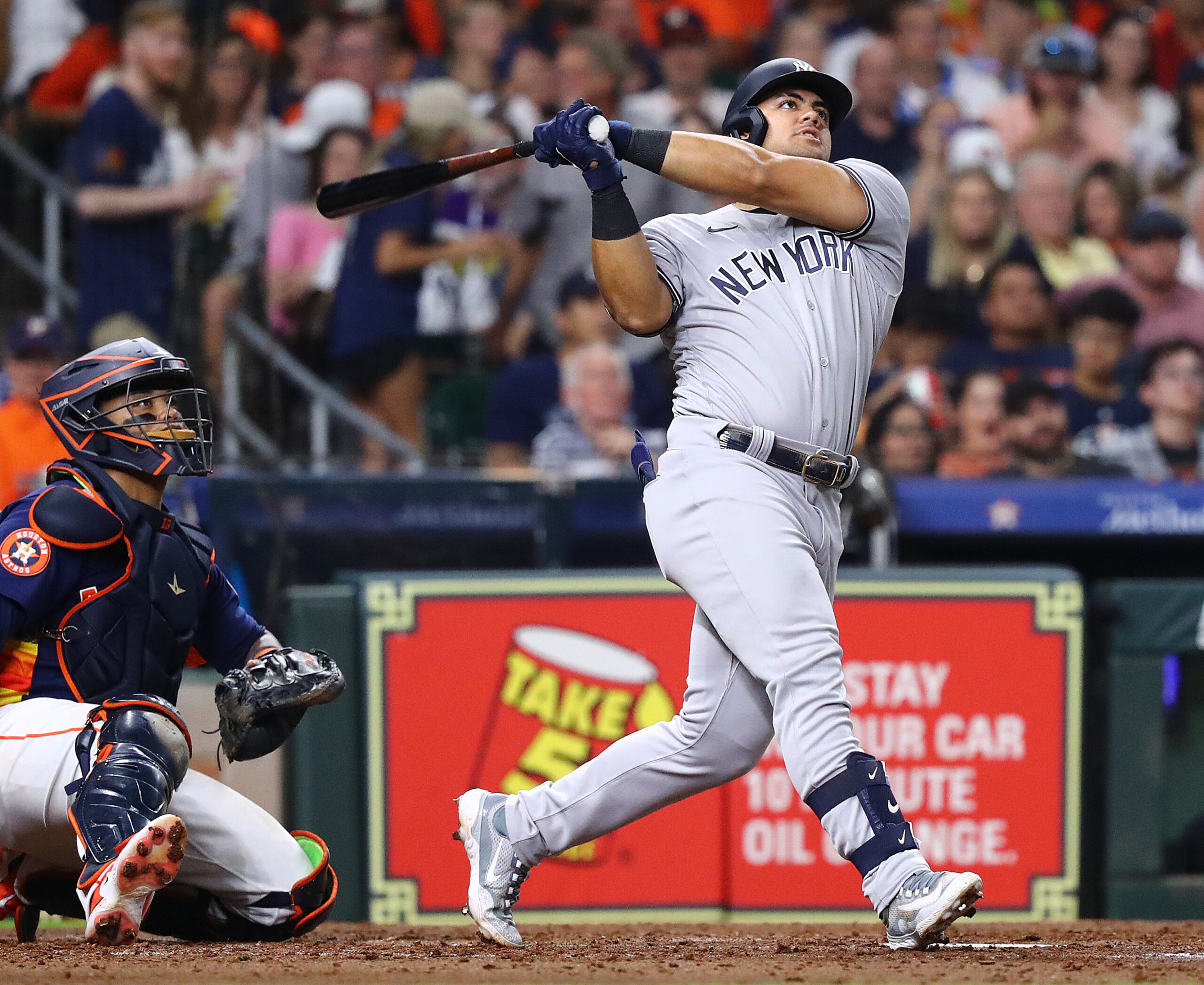 yankees-take-out-the-broom-against-the-astros-in-houston-at-the-hands-of-the-dominican-star-rookie-jasson-dominguez-[video]