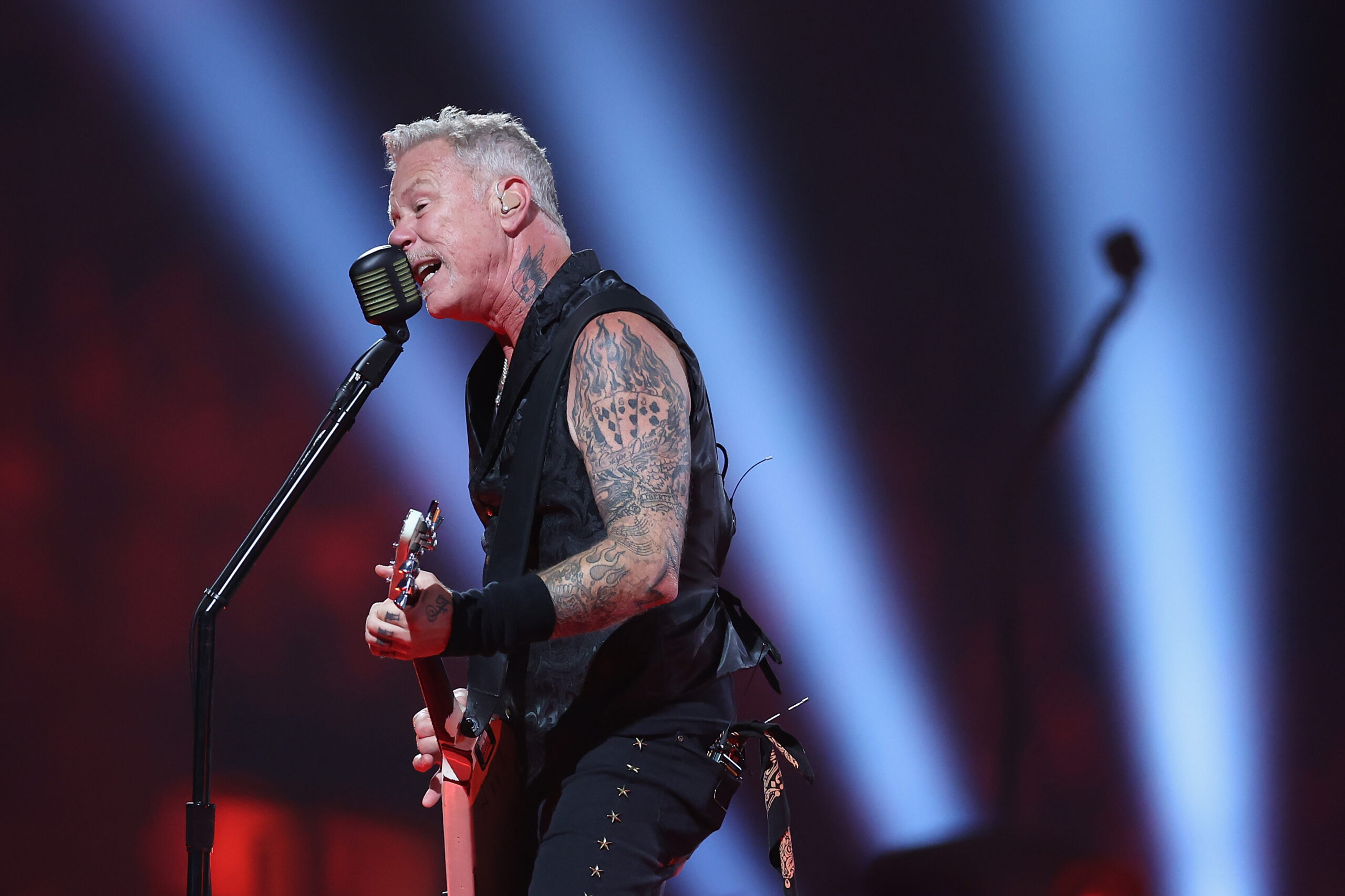 metallica-concerts-postponed-after-james-hetfield-tested-positive-for-covid-19