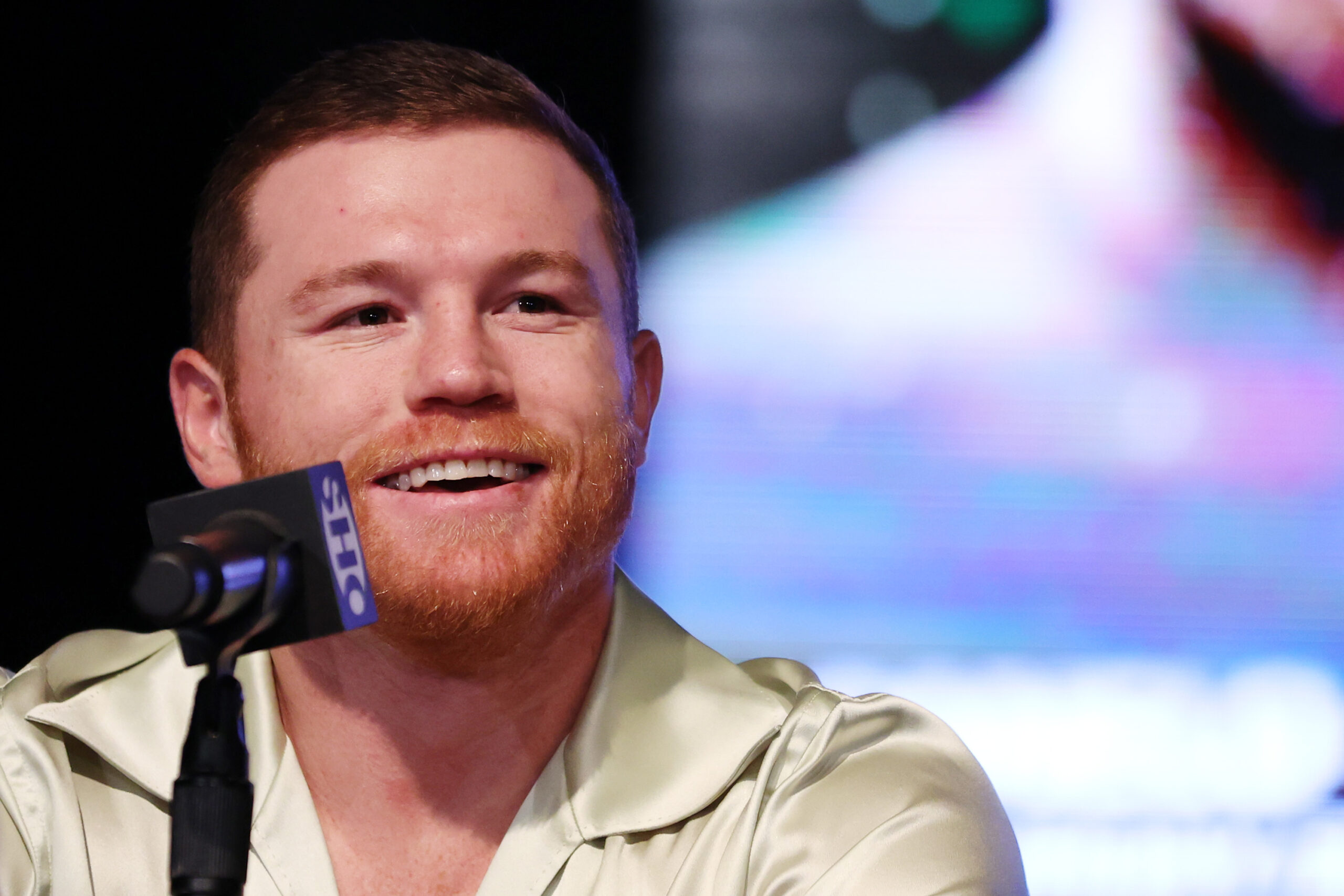 canelo-alvarez-on-terence-crawford:-“i-respect-him,-but-my-resume-is-better”