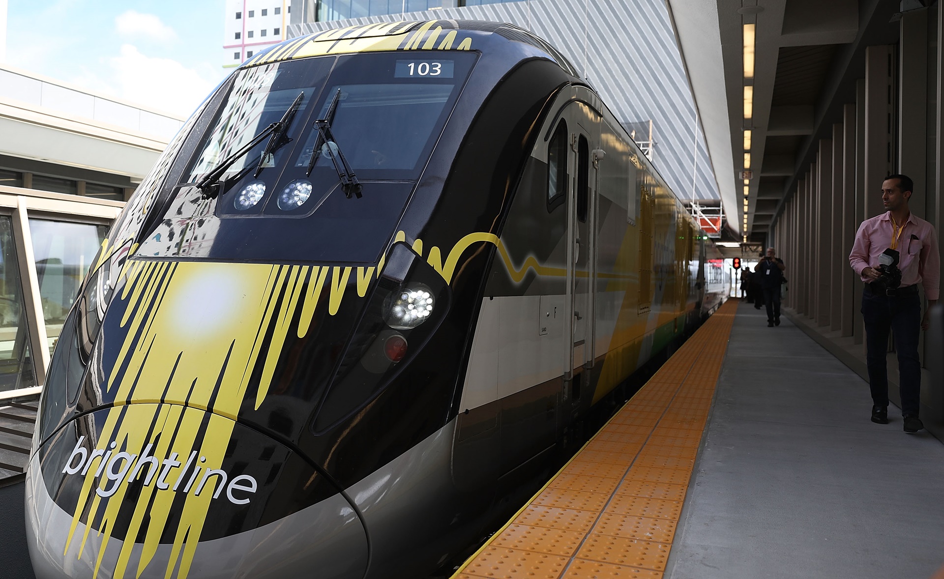 brightline:-inauguration-of-the-high-speed-train-that-connects-miami-and-orlando-was-marred-by-a-tragic-accident