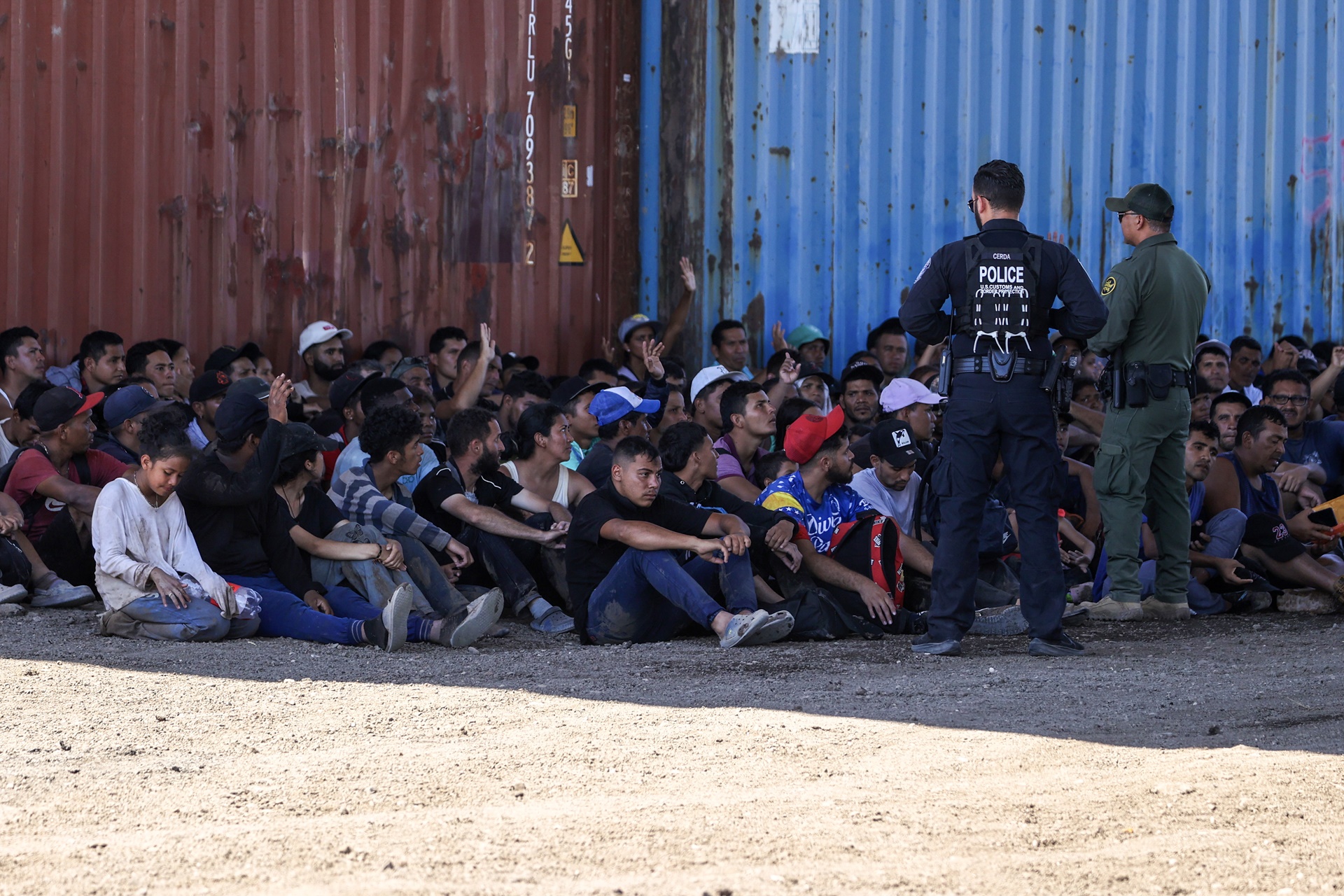 texas-governor-sent-more-buses-to-the-eagle-pass-and-el-paso-borders-to-transport-migrants-to-sanctuary-cities