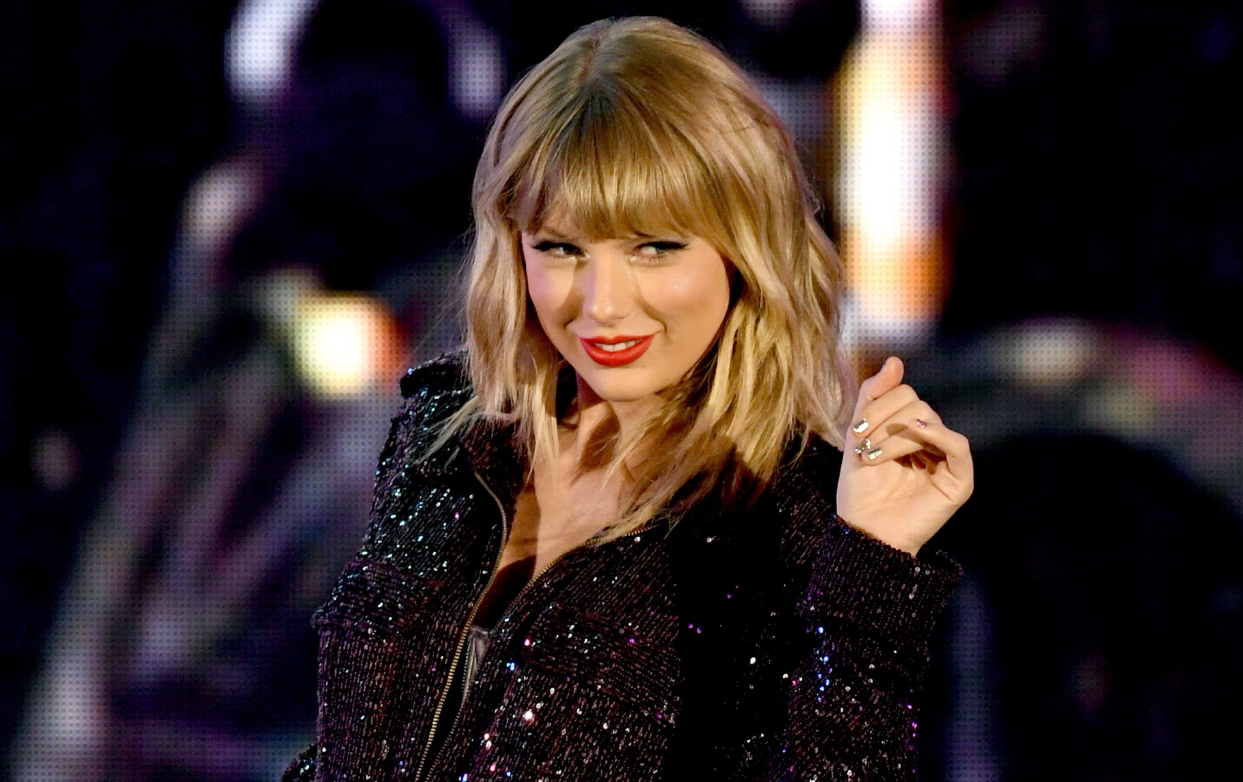 taylor-swift-sparks-romance-rumors-with-travis-kelce-after-being-caught-at-a-kansas-city-chiefs-game