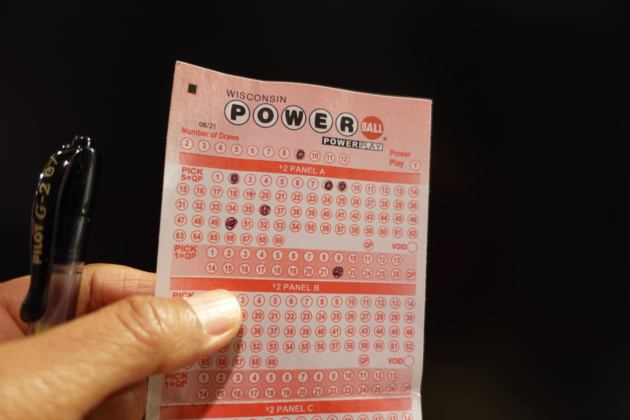 powerball-lottery-left-a-millionaire-in-new-york-and-$50,000-in-queens